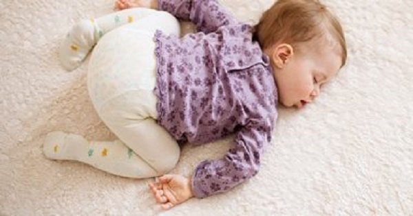 posisi tidur bayi, posisi tidur bayi betul, posisi tidur bayi menungging, posisi tidur anak, posisi tidur, posisi tidur si kecil, posisi tidur anak menungging, kedudukan posisi tidur anak, kedudukan posisi tidur, kedudukan tidur si kecil, kedudukan tidur anak kecil, kedudukan tidur bayi 